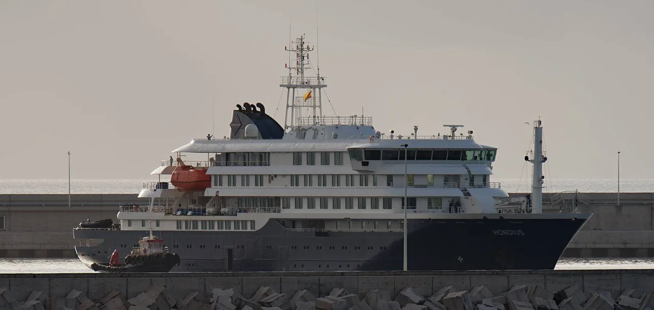 Quarantine Ship Arrives in Rotterdam After Hantavirus Outbreak
