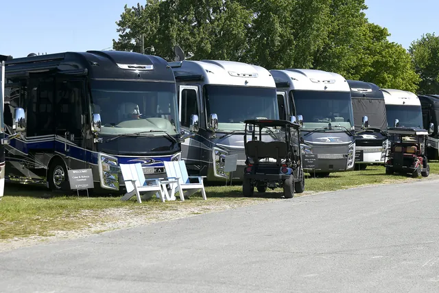 Entegra Coach Celebrates Homecoming with 400 Owners