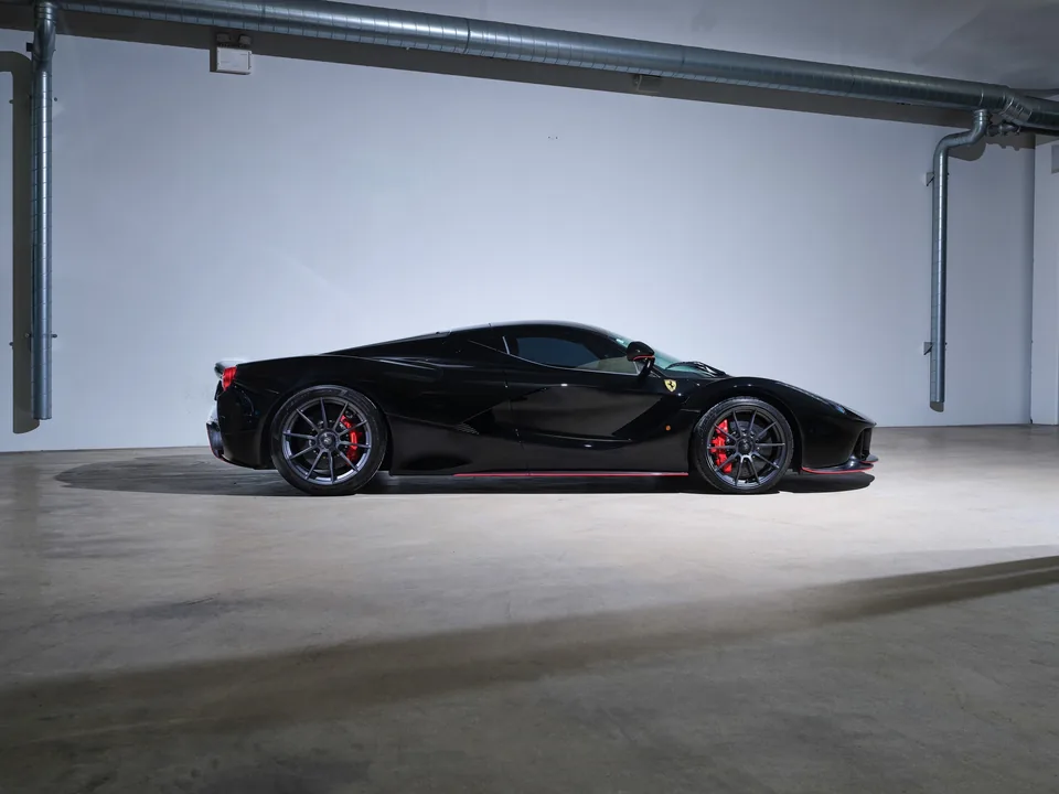 Rare Ferrari LaFerrari Hypercar Sells for Record-Breaking Price - image 4