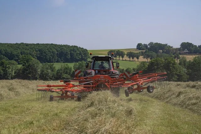 Twin-Rotor Rake Revolutionizes Farming
