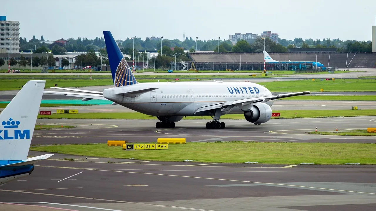 United Airlines Unveils Starlink In-Flight Wi-Fi on Boeing 777s