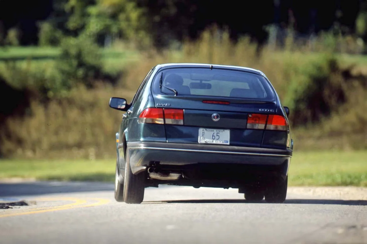 Saab's Forgotten Gem: Unveiling the 1994 900SE