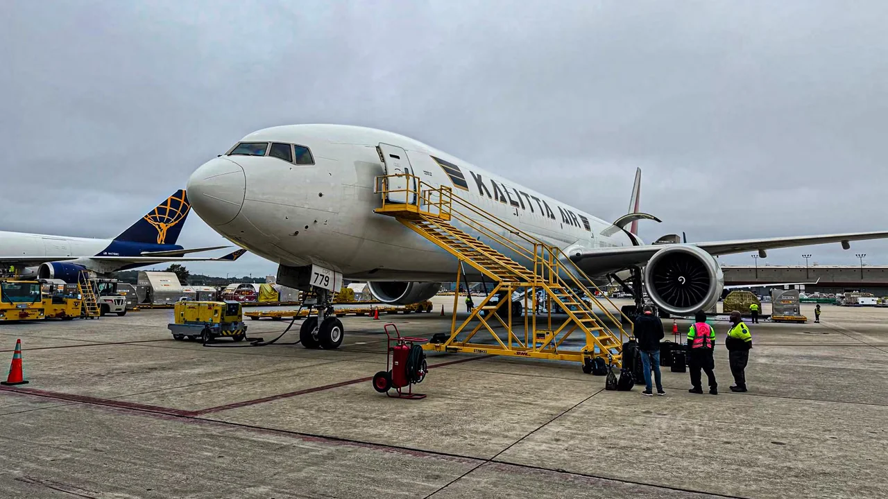 Airlines Cut Open Retired Boeing 777s to Turn Them Into Freighters
