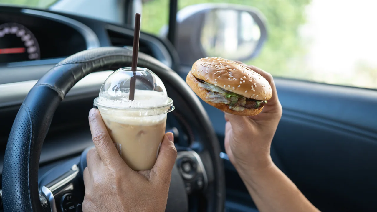 The Worst Food to Eat While Driving