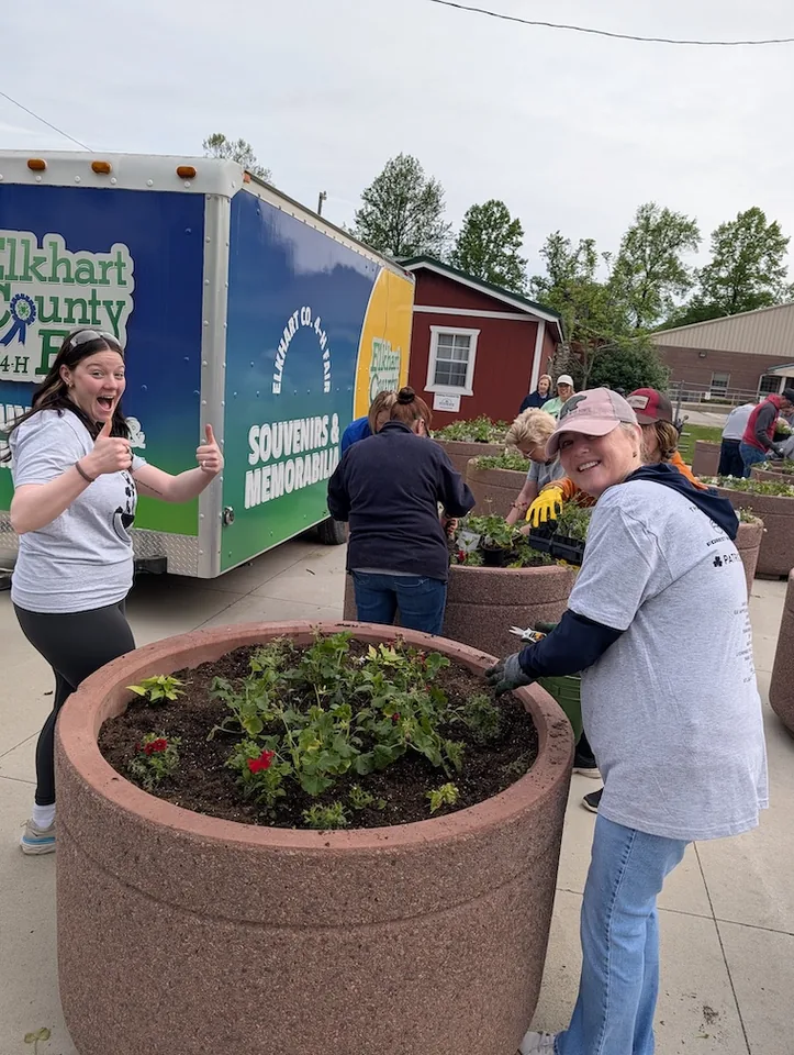 RV Industry Unites for Community Service - image 2