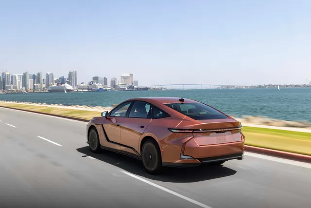 Lexus Transforms Iconic ES Sedan for Eighth Gen