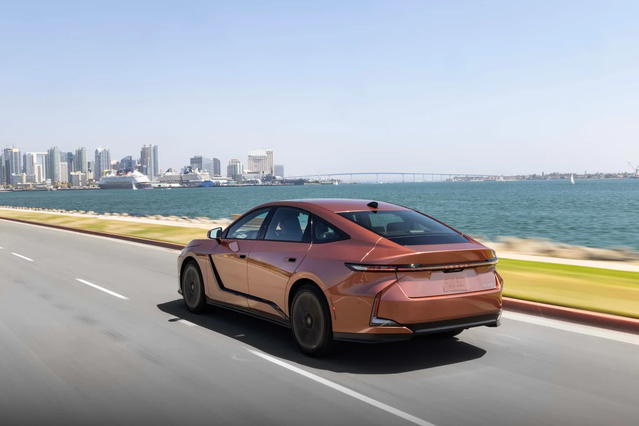 Lexus Transforms Iconic ES Sedan for Eighth Gen