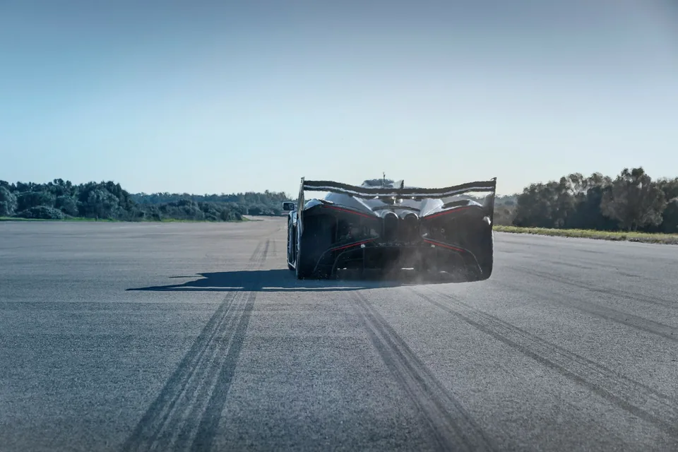 Bugatti Revives W16 Power for Latest One-Off Hypercar - image 3
