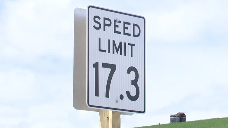 Wisconsin's Decimal Speed Limit Sign - image 3