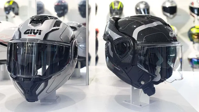 Givi's Modular Motorcycle Helmet Breaks Away from the Pack