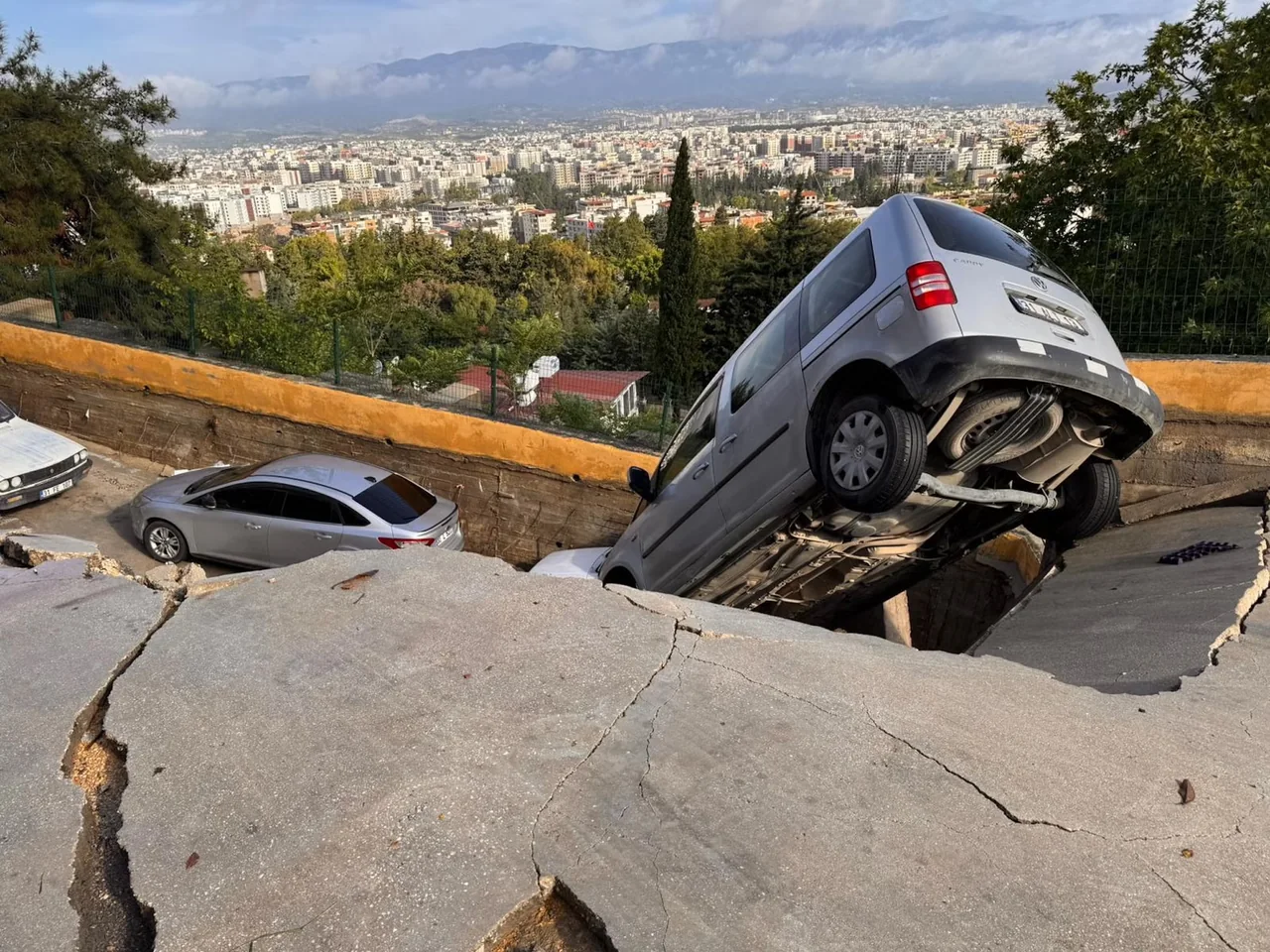 Car Crashes Peak Between 3-4 PM