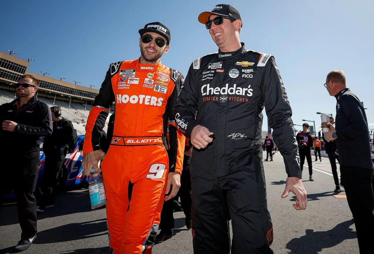 Elliott Backs Busch for NASCAR Most Popular Driver Award