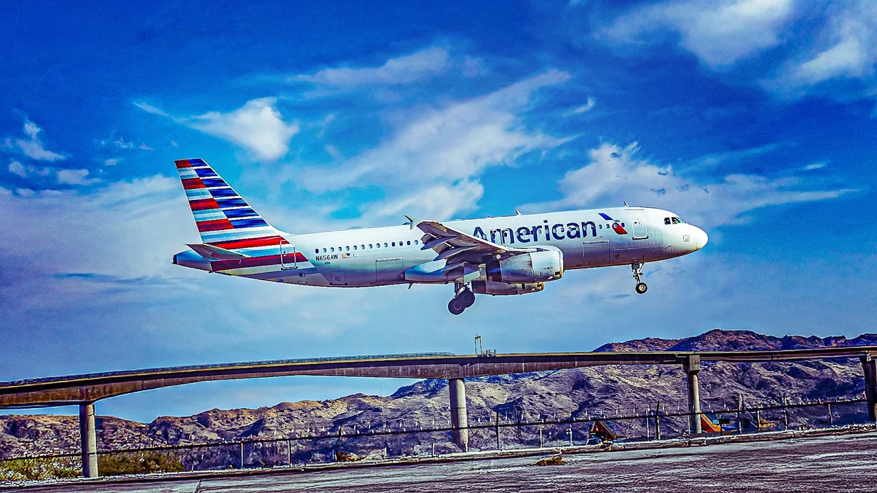 American Airlines to Secure Cabins Earlier to Cut Turbulence Injuries