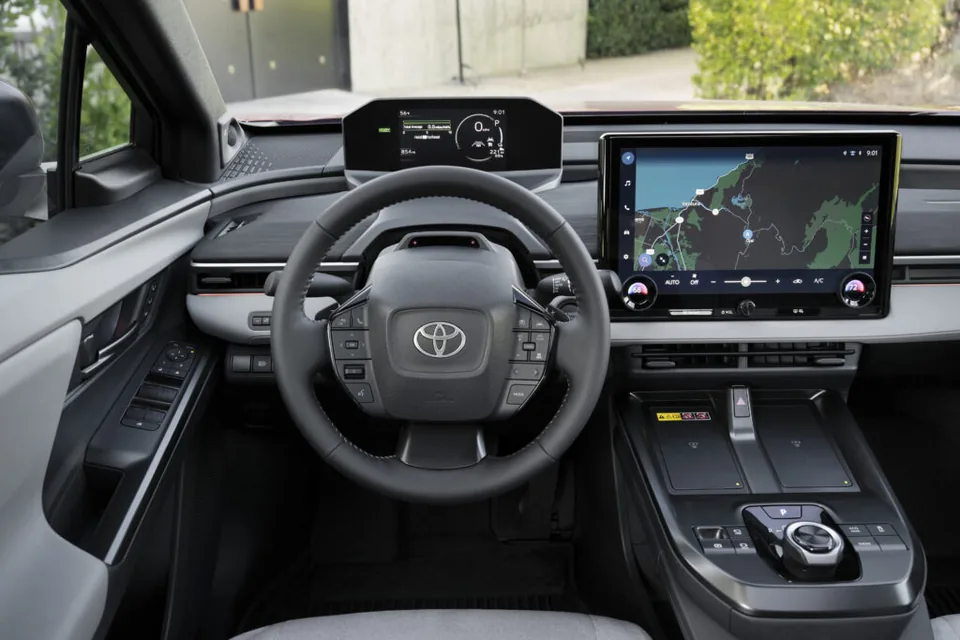Toyota C-HR: A Sporty Spin on the Compact Electric SUV - image 3