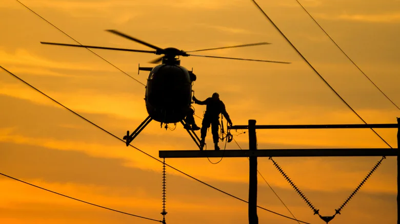Why Power Lines Have Orange Balls - image 3