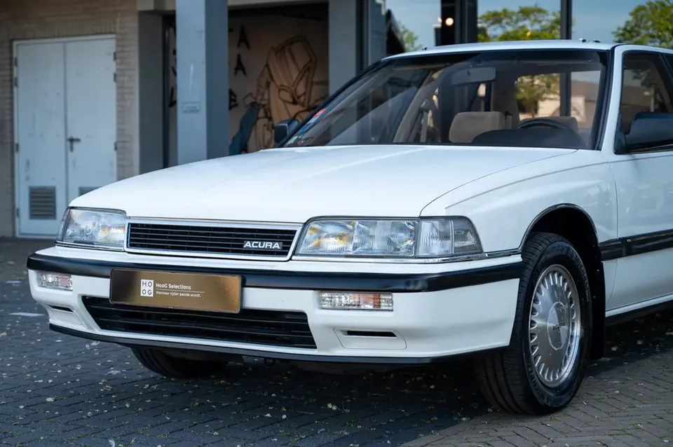 Rare 1989 Acura Legend Sedan Hits Market - image 3