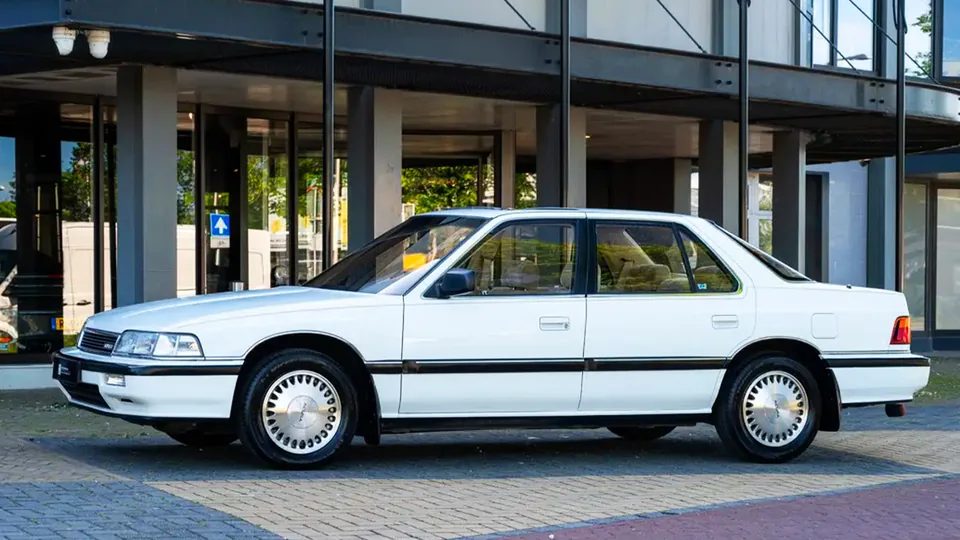 Rare 1989 Acura Legend Sedan Hits Market - image 2