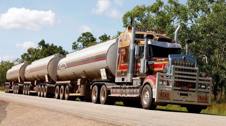 Australian Road Trains Outsize American Semi Trucks - image 2