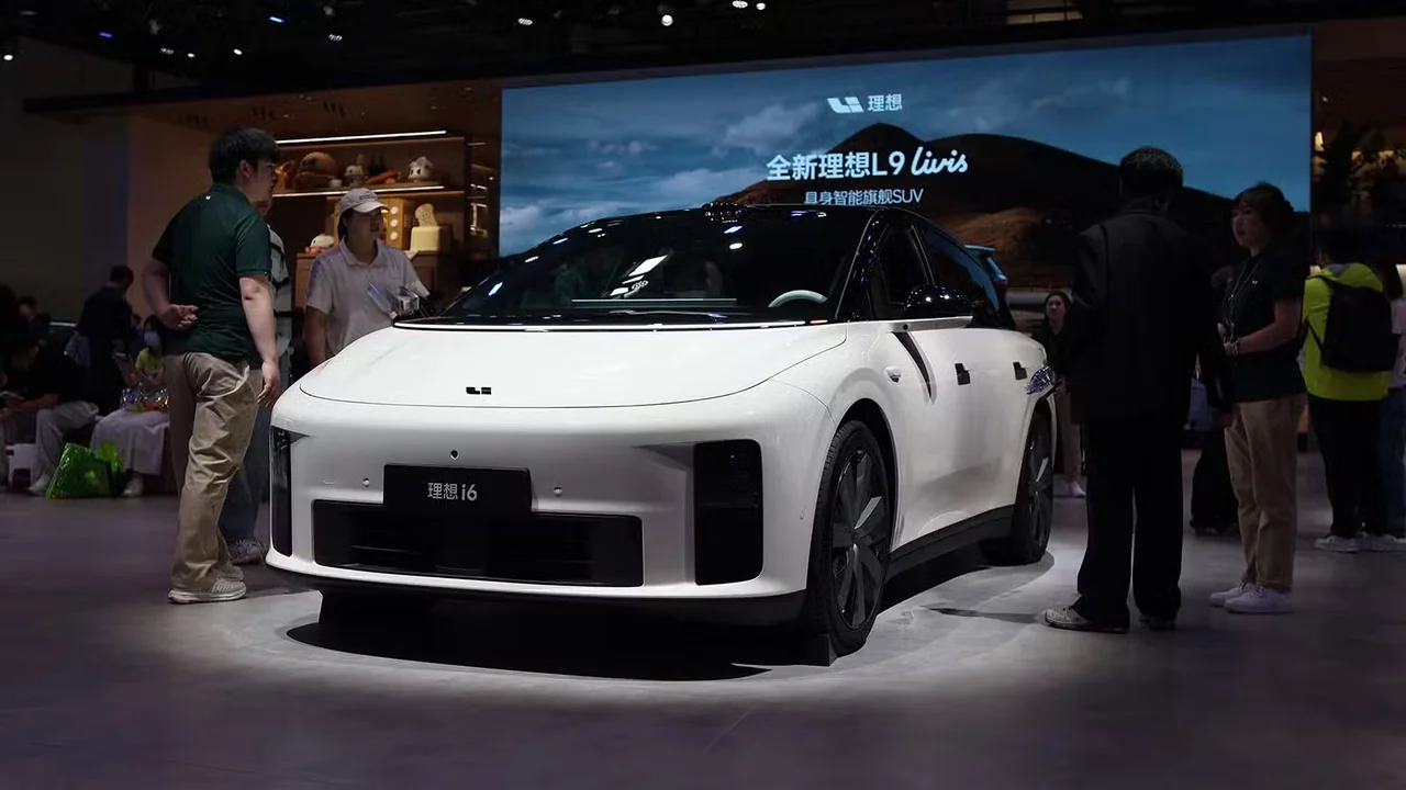 Li Auto Faces Sales Slump as It Prepares for New SUV Launch