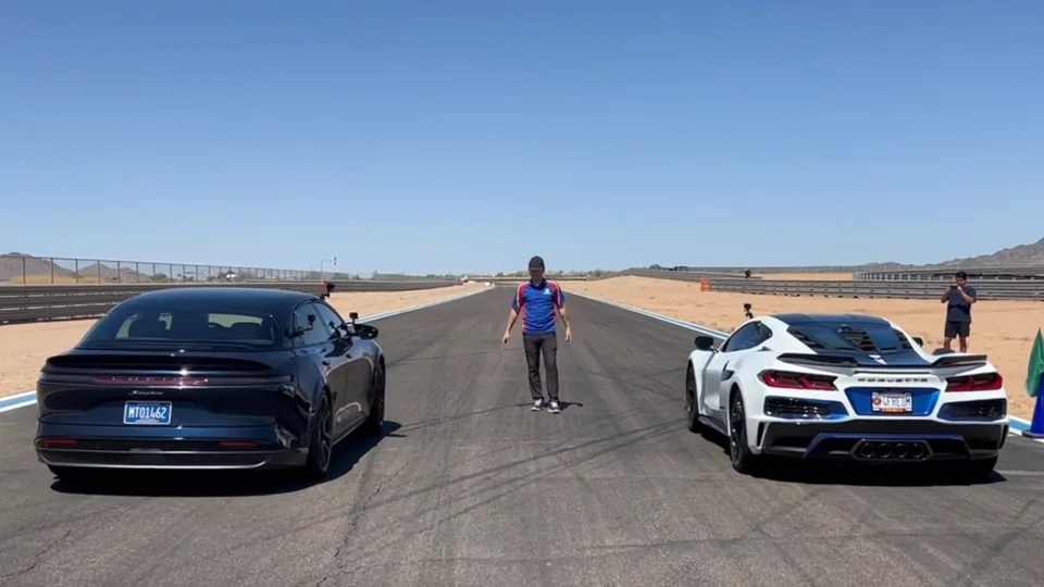 Corvette ZR1X Loses to Electric Rival - image 2