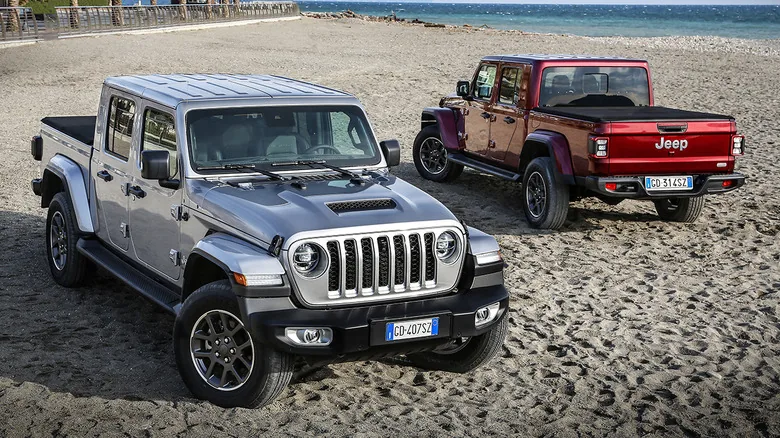 Jeep Revives Small Pickup Dreams - image 3
