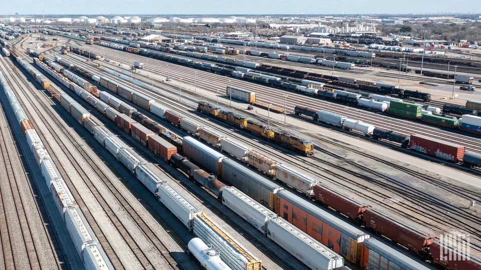 Rail Freight Sees Double-Digit Growth Amid Trucking Challenges - image 2