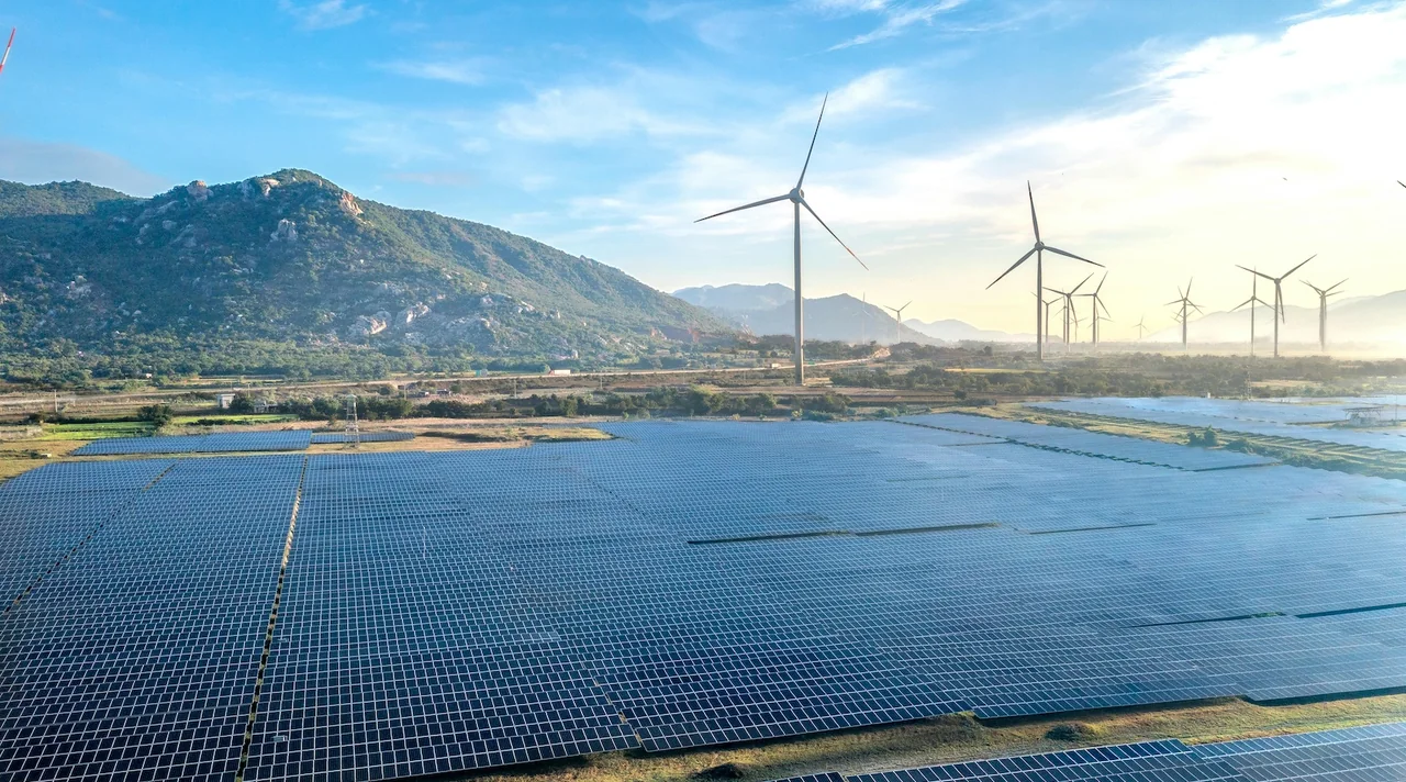 Coal's Decline: Why Solar & Wind Power Won't Be Replaced