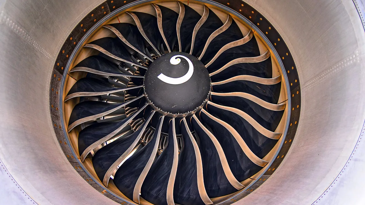 Engine Giants: GE90 vs Trent XWB