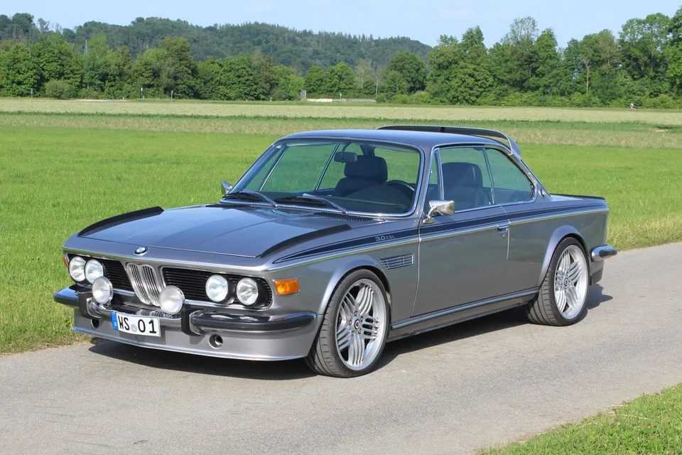BMW CSL Coupe Hides A Whole M5 Underneath - image 2