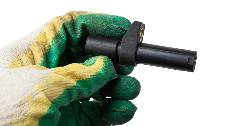 Engine Failure: The Consequences of Bad Crankshaft and Camshaft Sensors - image 2