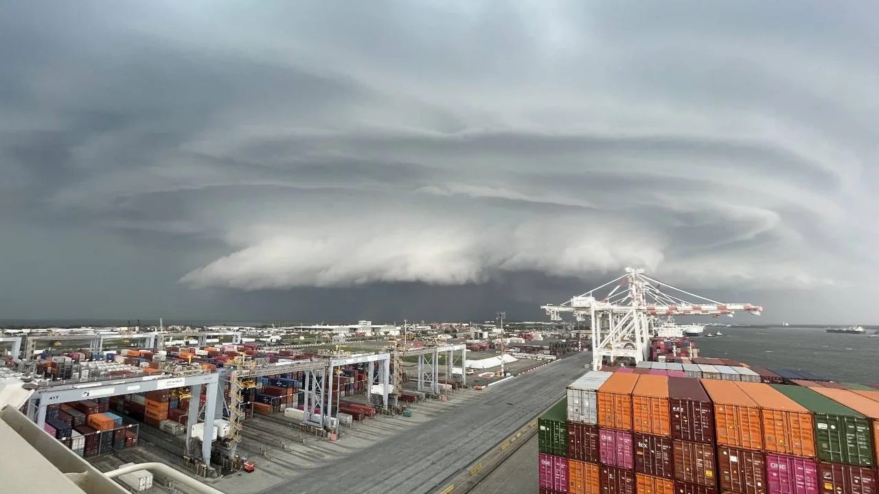 Stormy Waters: Four Ships Break Away at Port of Brisbane