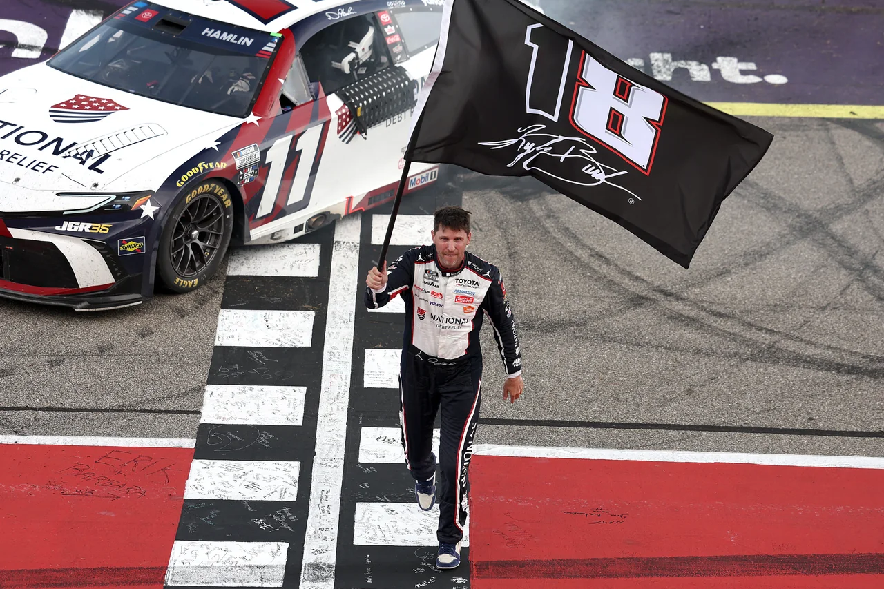 Hamlin Ties Busch on All-Time Win List with Dominant Victory