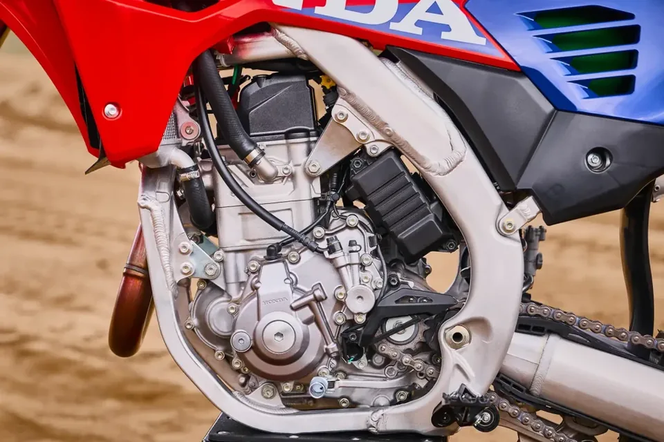 2027 Honda CRF450R Revolutionizes Motocross with Cutting-Edge Tech - image 2