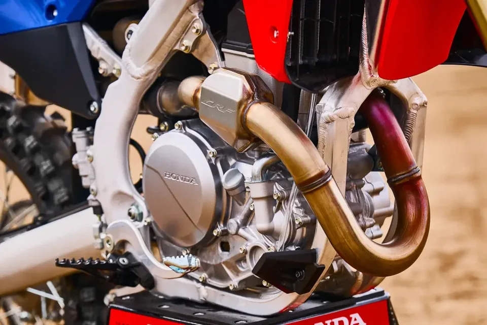 2027 Honda CRF450R Revolutionizes Motocross with Cutting-Edge Tech - image 4