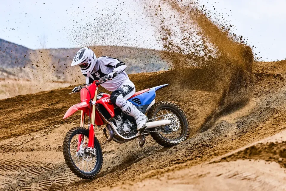 2027 Honda CRF450R Revolutionizes Motocross with Cutting-Edge Tech - image 3