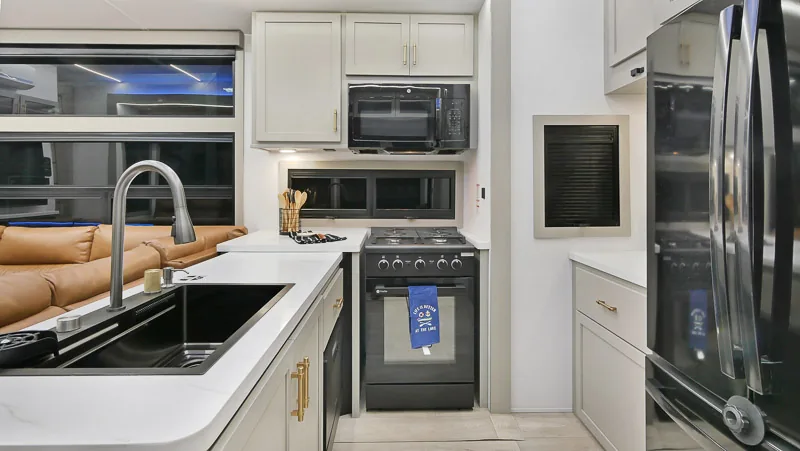 Axiom Revolutionizes RV Building with Innovative Toy Haulers - image 4