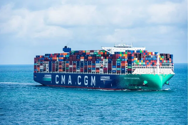 Strait of Hormuz Crisis: Shipping Industry Adapts to Turbulent Geopolitics