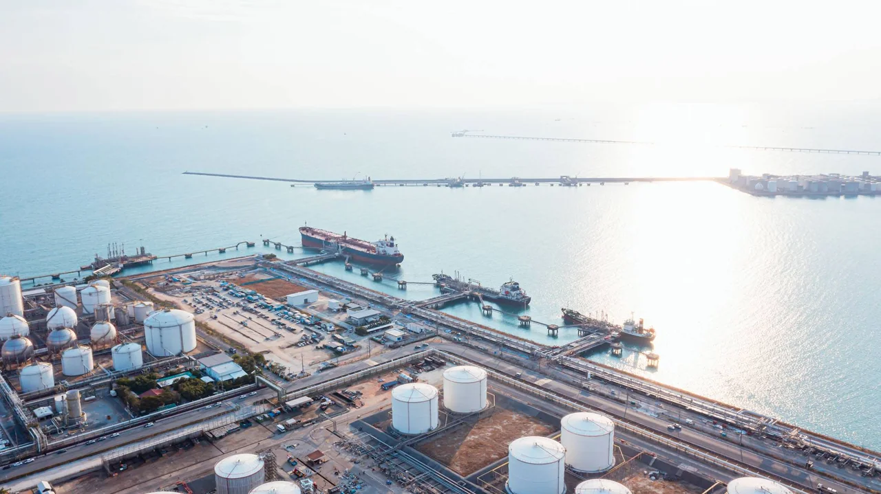 China Crude Oil Imports Plummet Amid War-Torn Middle East