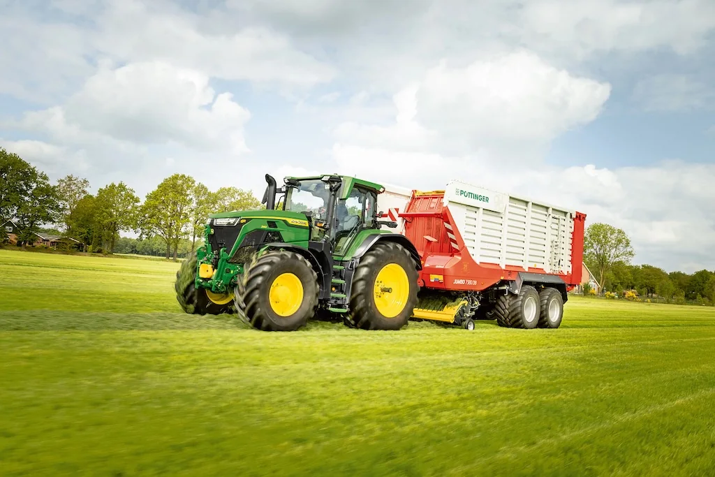Deere Upgrades Tractors for Better Transport and Comfort