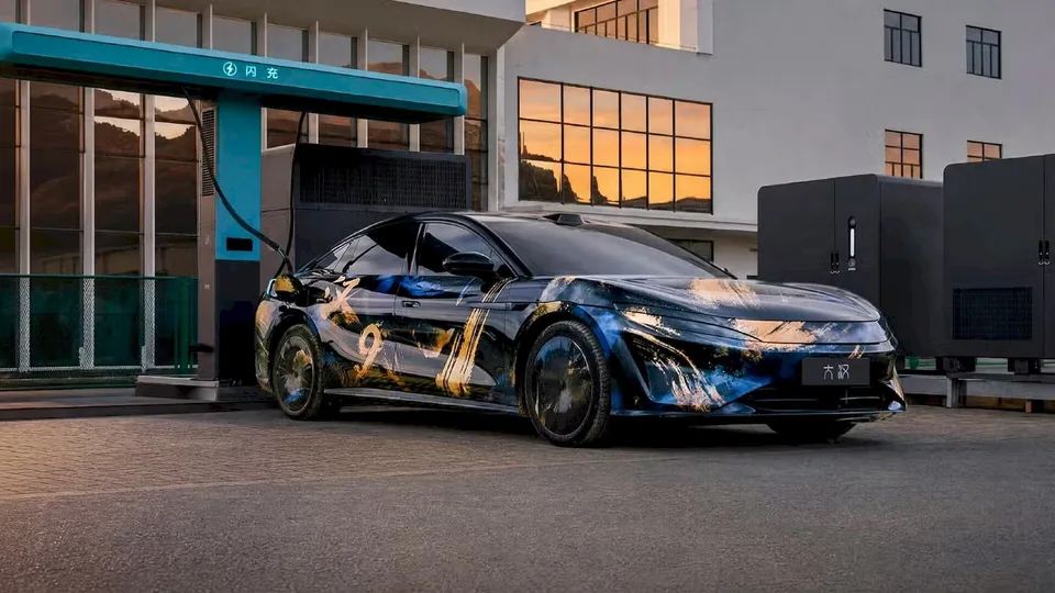 BYD's Electric Sedan Packs More Power Than McLaren 750S - image 2
