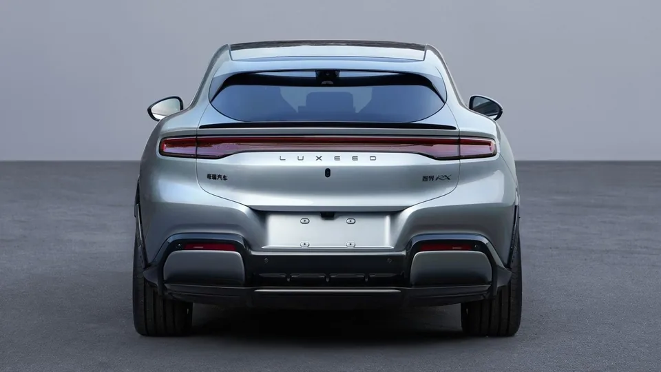Luxeed's Electric SUV Sparks Ferrari Design Controversy - image 3