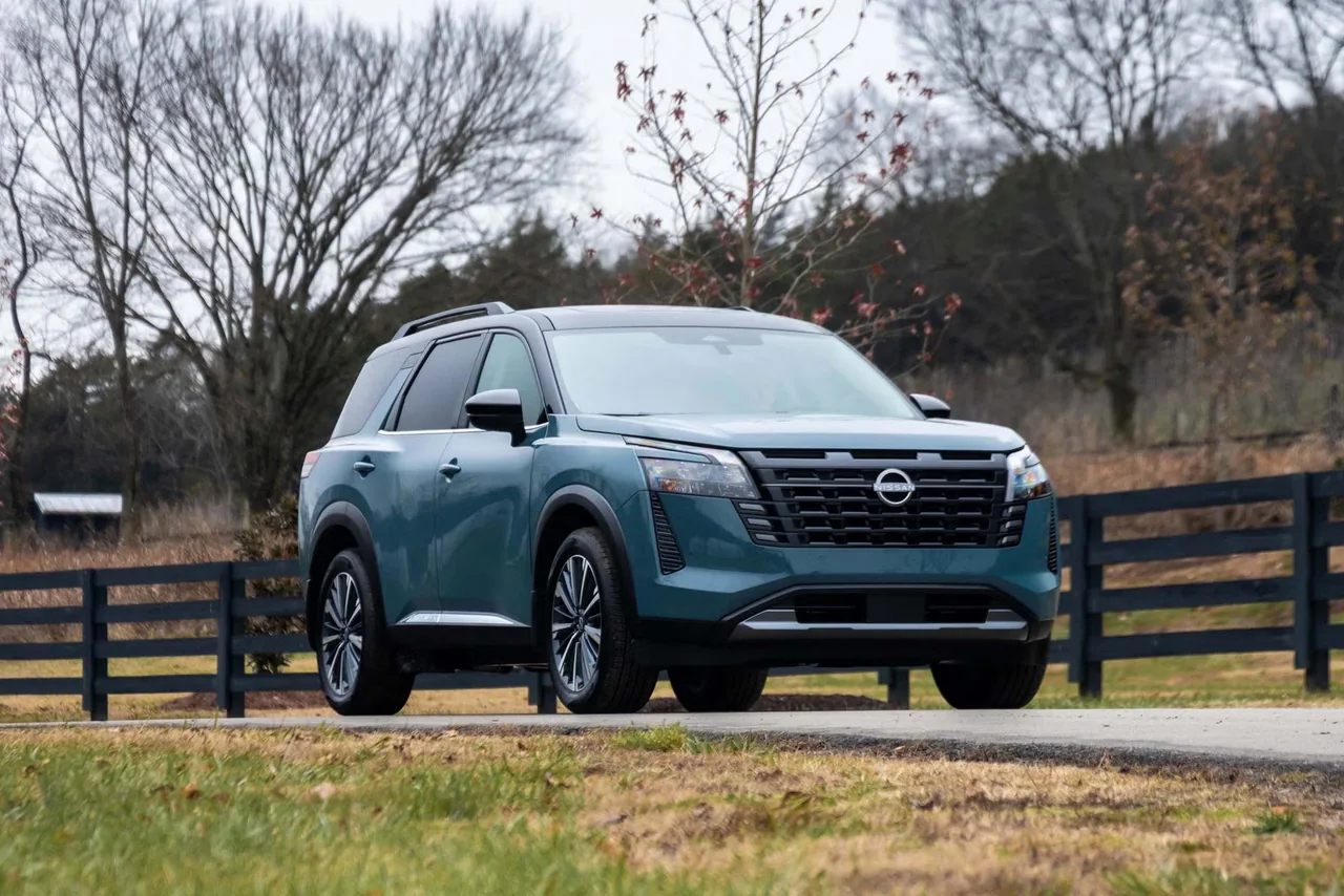 Nissan to Keep Pathfinder Around for Longer