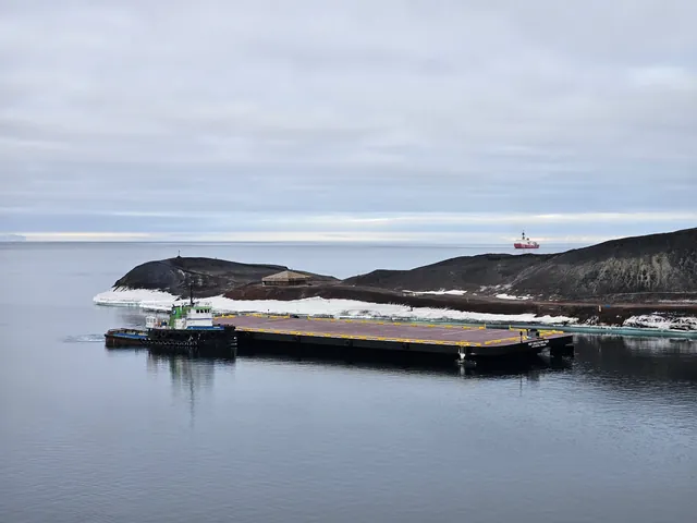 Record-Breaking Voyage Ends with Arrival of New McMurdo Pier
