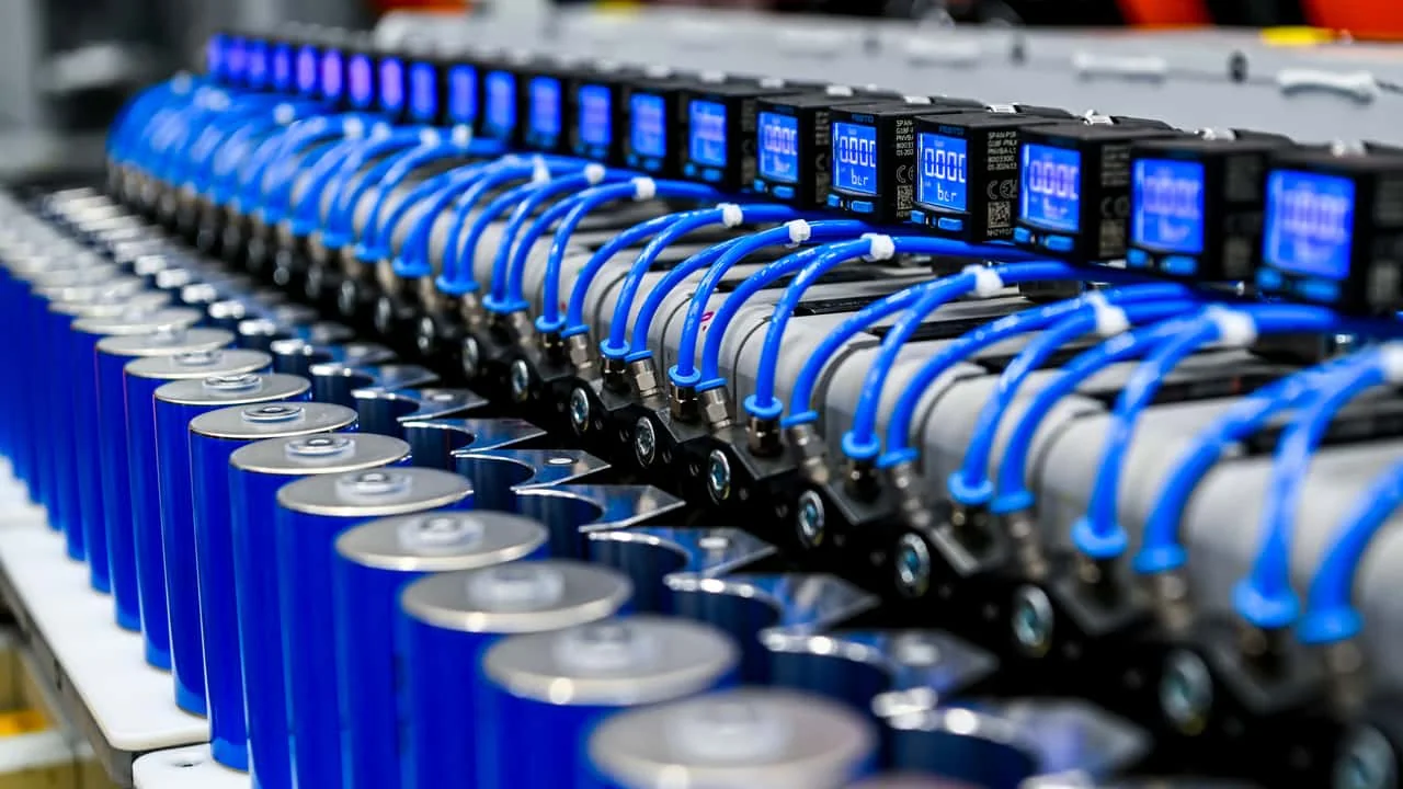 Challenges of Localization in Electric Vehicle Batteries